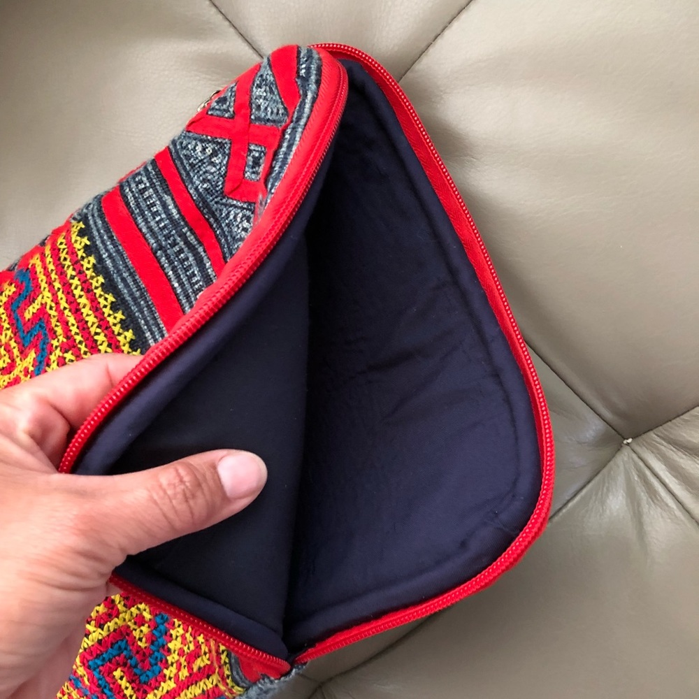 Hmong fabric iPad case - Picture 3 of 3